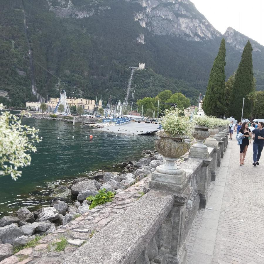 Schoenes Altstadt-Apartment "Dolce Vita" Inkl Parkplatz Riva del Garda Esterno foto