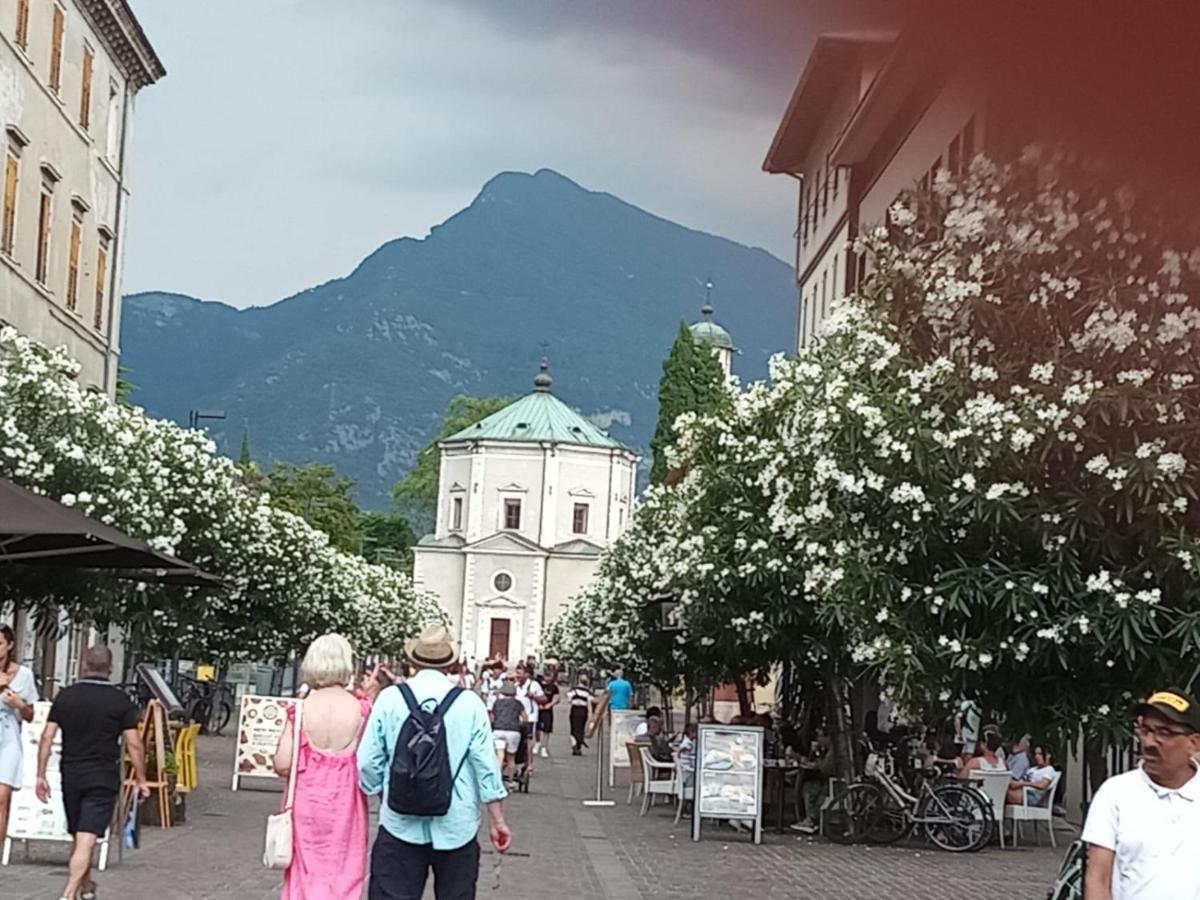 Schoenes Altstadt-Apartment "Dolce Vita" Inkl Parkplatz Riva del Garda Esterno foto